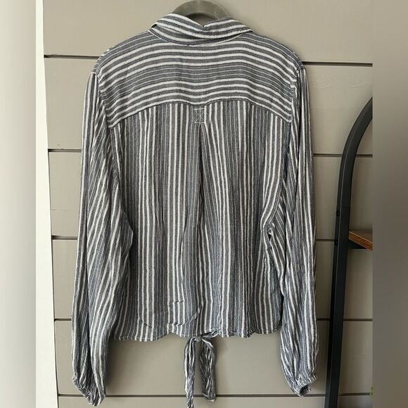 American Eagle button up top striped grey blue and white size Small - Picture 3 of 4